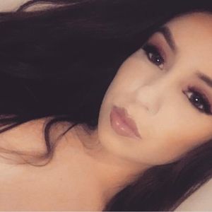 Meet your Posher, Analia